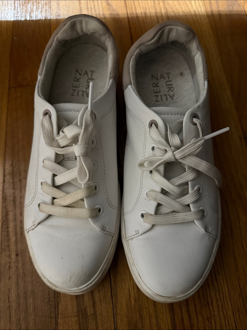 Naturalizer Off-White Leather Low-Top Sneakers